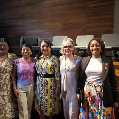 photoConmemoración del sufragio femenino en México "Tejiendo democracia entre mujeres"