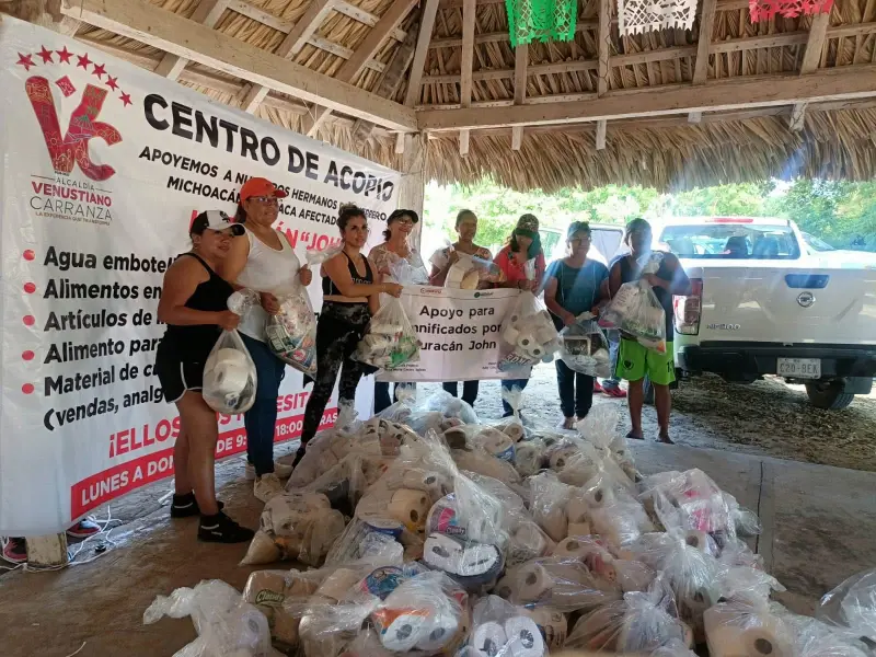 Entrega de despensas por el Huracán John