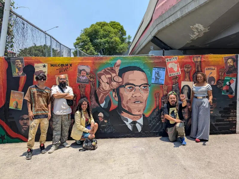 mural en conmemoración a los 100 años del natalicio de Malcom X